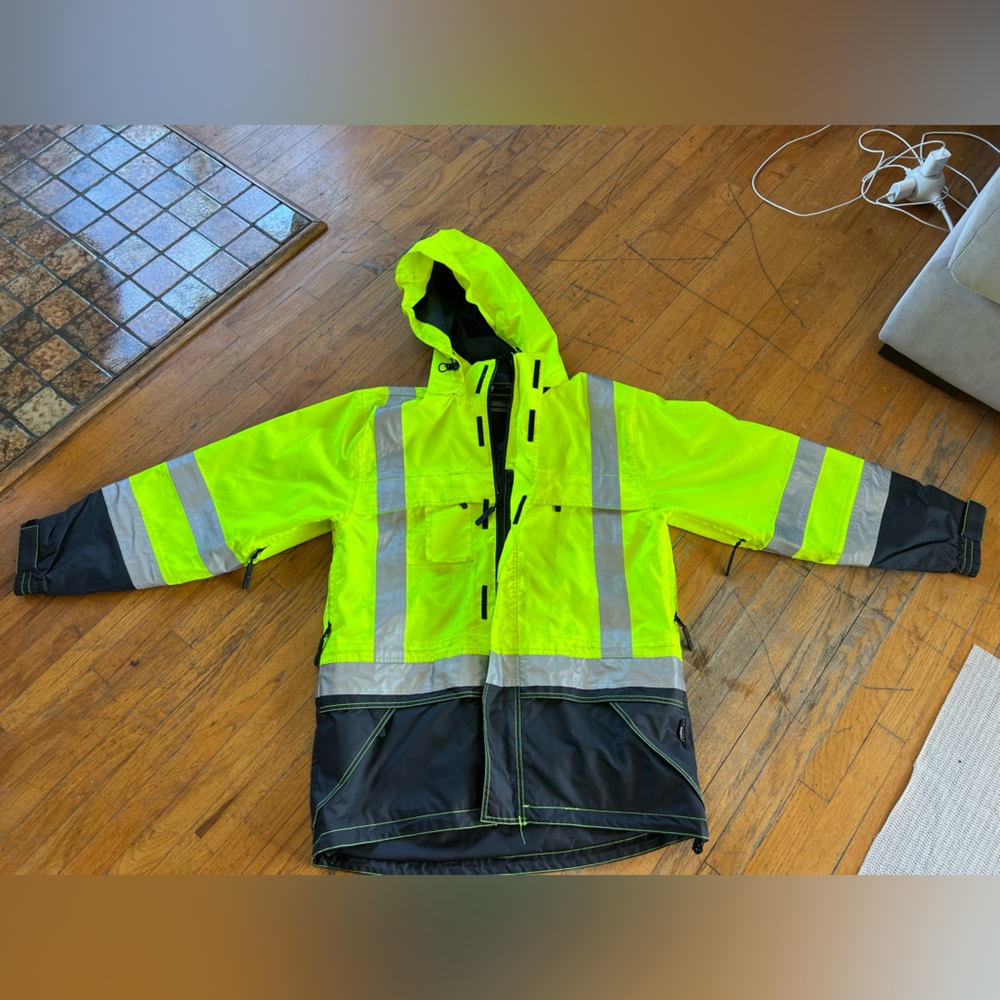 Helly-Hansen Potsdam Men's Hi Vis Rain Jacket Size Large.